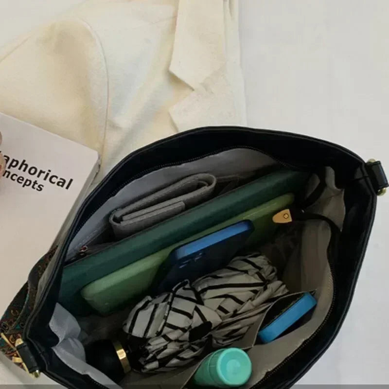 Ayra — Bolsa em Couro Com Alça Boho Chic