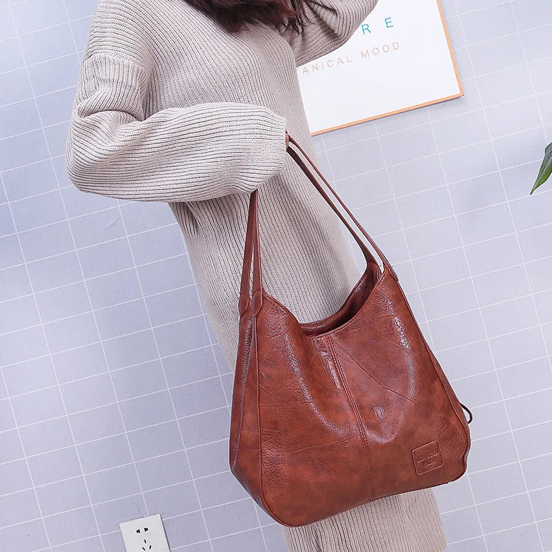 Aurora - Bolsa Hobo Premium em Couro Vintage Sofisticado