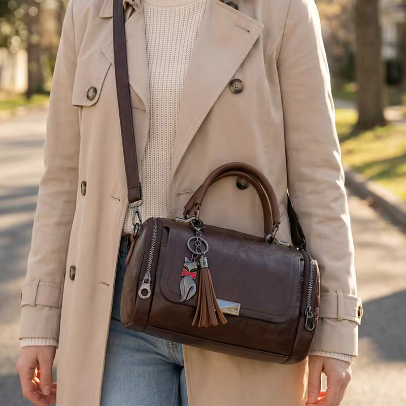 Mirella - Bolsa Baú em Couro com Elegância Casual