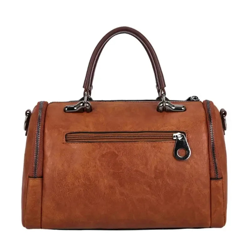 Mirella - Bolsa Baú em Couro com Elegância Casual