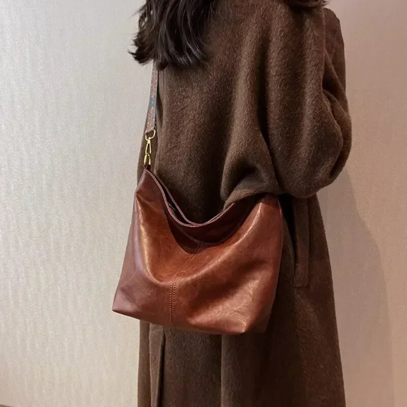 Ayra — Bolsa em Couro Com Alça Boho Chic