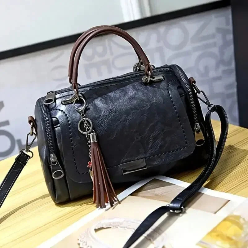 Mirella - Bolsa Baú em Couro com Elegância Casual
